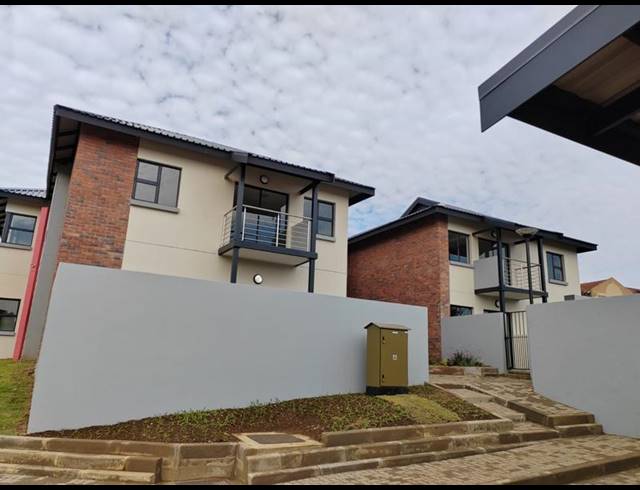 2 BEDROOM TOWNHOUSE FOR SALE IN MONDEOR